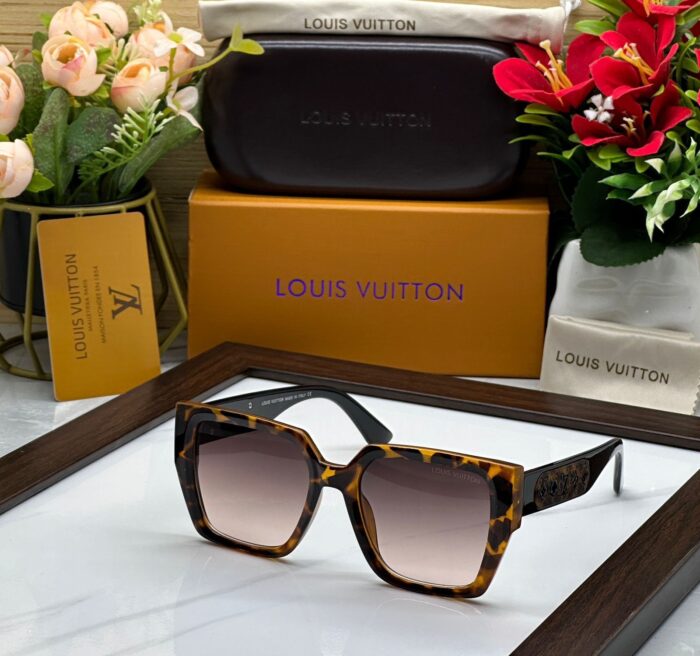 2d3ddead 9682 4862 addd 9bfbecc025dc https://sunglasses-store.in/product/louis-vuitton-2306-sunglasses/