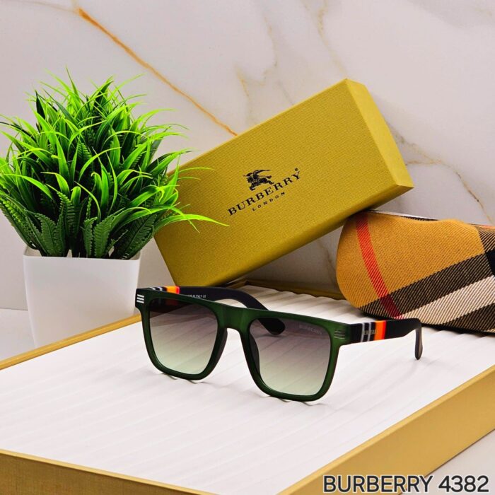 2b3cf836 8843 4b35 9485 3c015f750edc https://sunglasses-store.in/product/burberry-way-farer-4382/