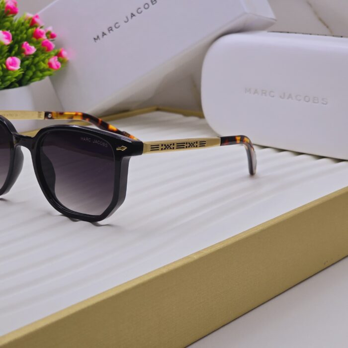 9fcfe9e4 a5ab 46b4 b2e4 58e1f90514ea scaled https://sunglasses-store.in/product/marc-jacobs-mj-6089/