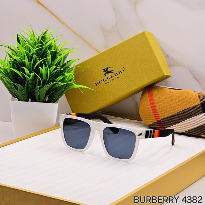 ad495d70 c72c 4571 b988 ec53569df561 https://sunglasses-store.in/product/burberry-way-farer-4382/